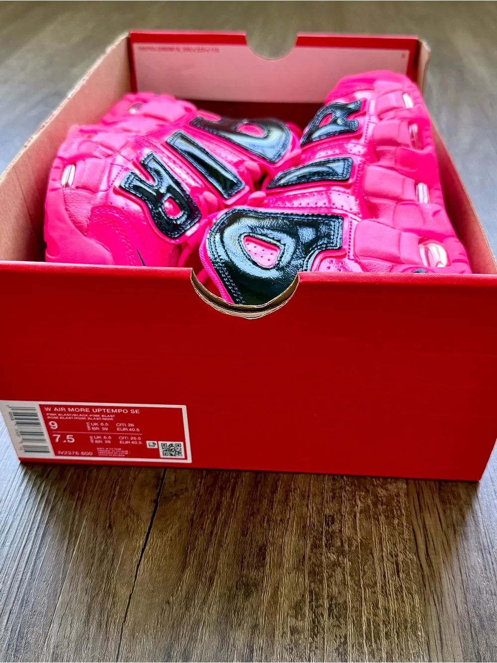 NEW Nike Air More Uptempo SE Pink Blast Black IV2376-600 Women’s Size 9